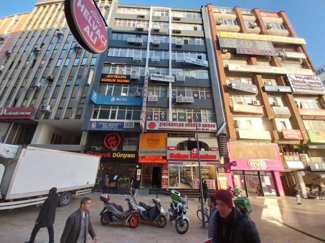 45 m² OFFICE FOR RENT IN BAHÇELIEVLER ŞİRİNEVLER, ISTANBUL