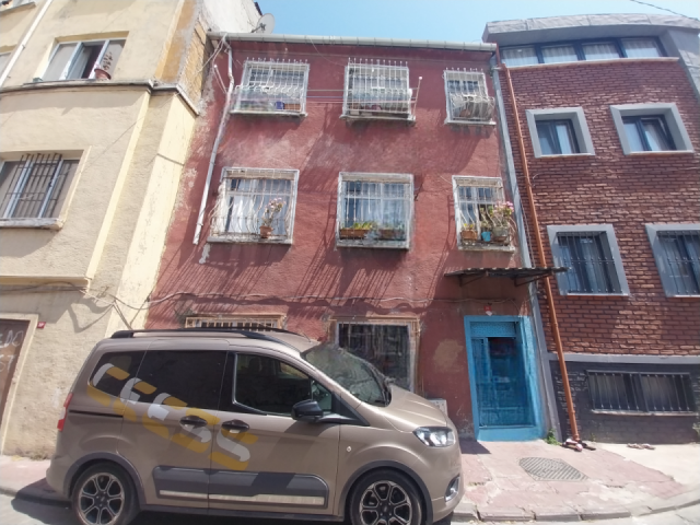 İSTANBUL BEYOĞLU BÜLBÜL'DE SATILIK BİNA