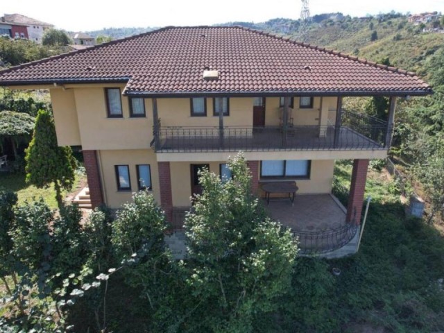 TRABZON ÇİMENLİ'DE DOĞA DENİZ MANZARALI EŞYALI KİRALIK VİLLA