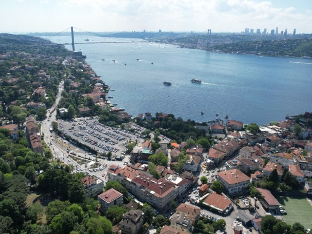 İSTANBUL ÜSKÜDAR ÇENGELKÖY'DE BOĞAZ MANZARALI SATILIK İŞ YERİ