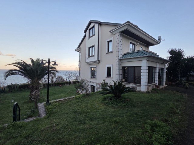 YALINCAK PARK EVLERİ 2'DE SATILIK 5+2 TRİPLEKS VİLLA