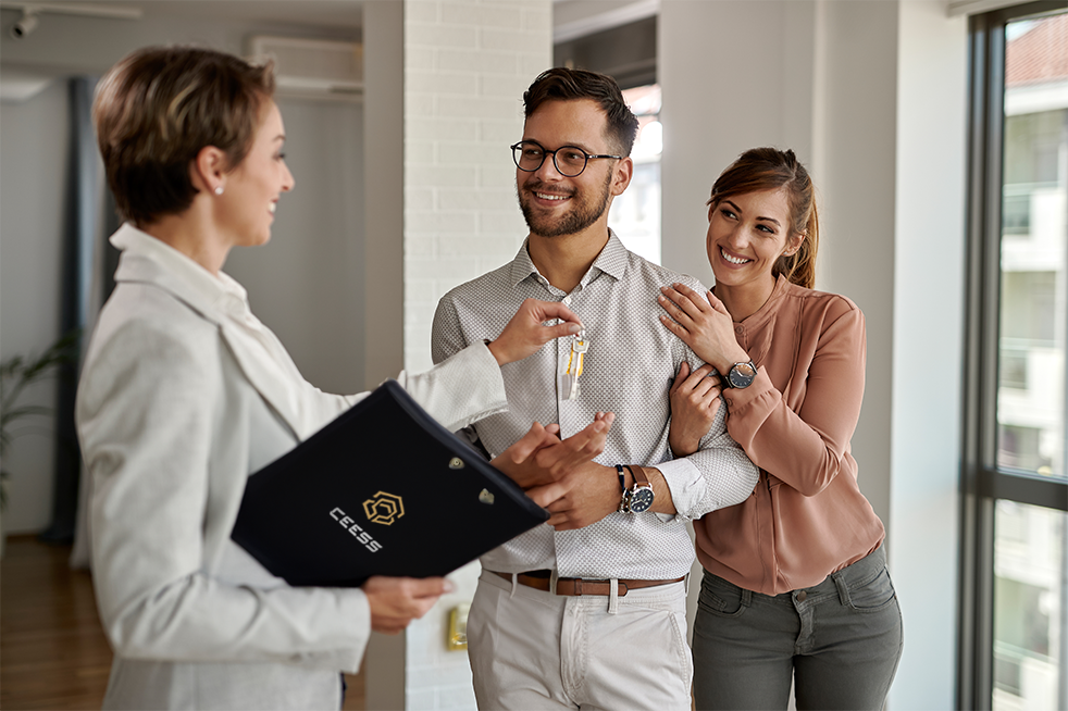 CEESS Agent with two customers talking at a kitchen table